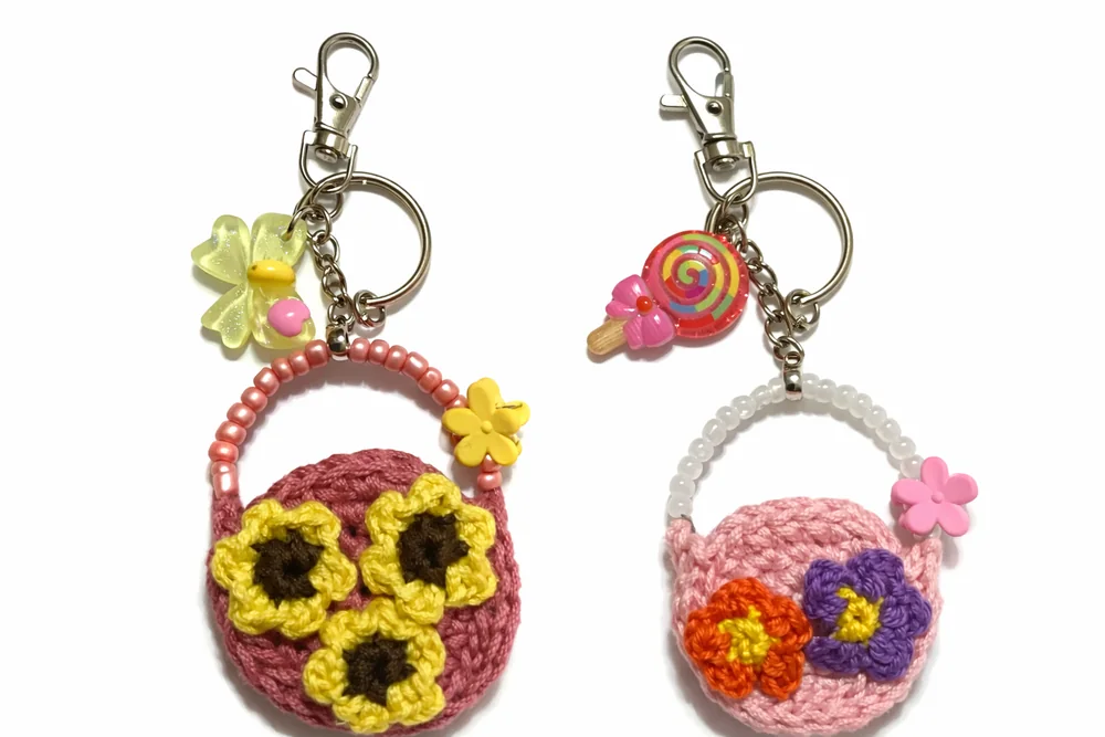 Bolsitos de flores tejido a mano