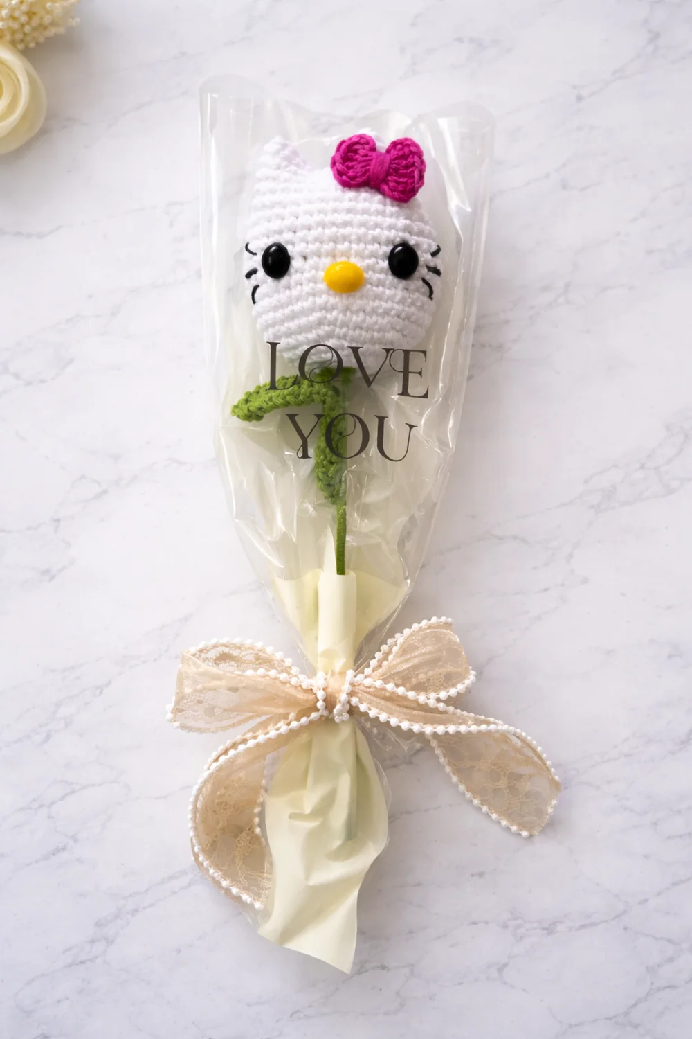 Tulipán Hello Kitty tejido a mano